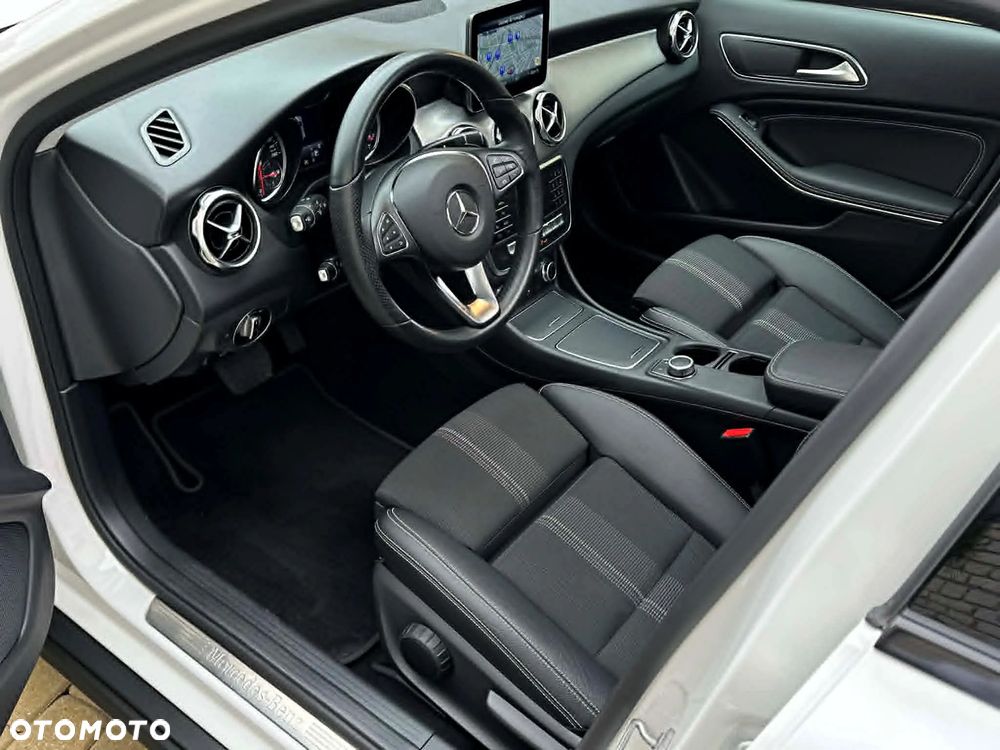 Mercedes-Benz GLA 200 7G-DCT Urban - 22