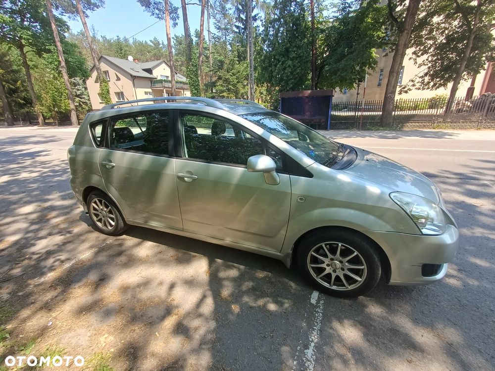 Toyota Corolla Verso 1.8 Premium + - 6