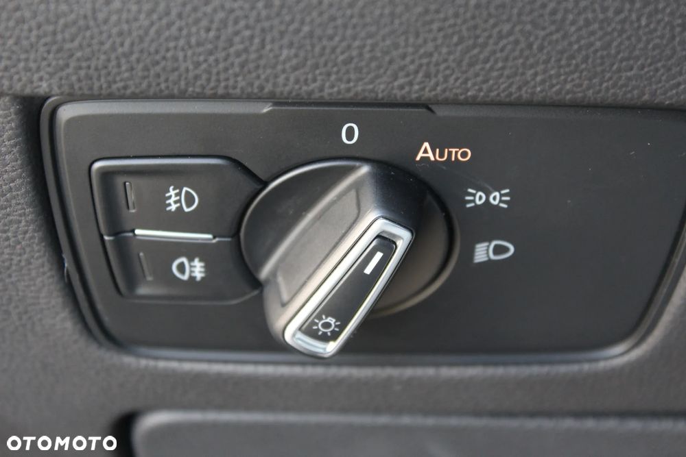 Volkswagen Passat Variant 1.6 TDI (BlueMotion Technology) DSG Comfortline - 19