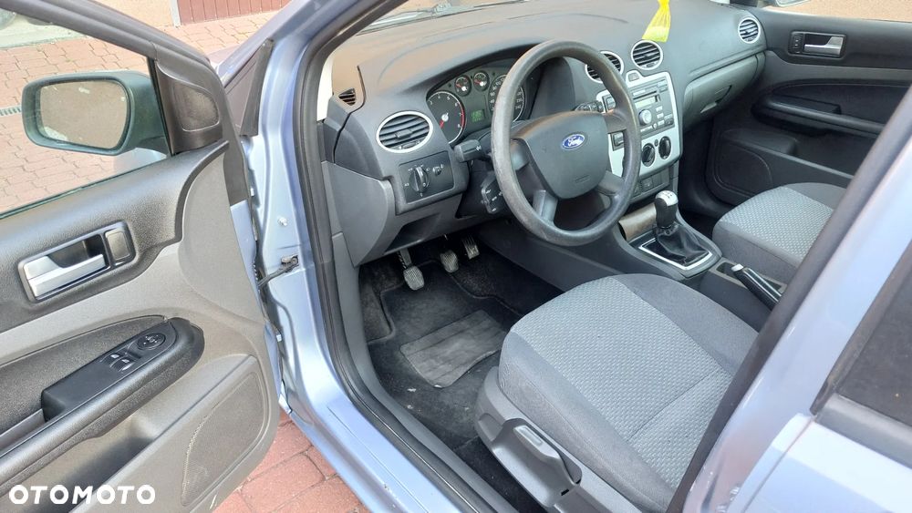 Ford Focus 1.6 Ambiente - 25
