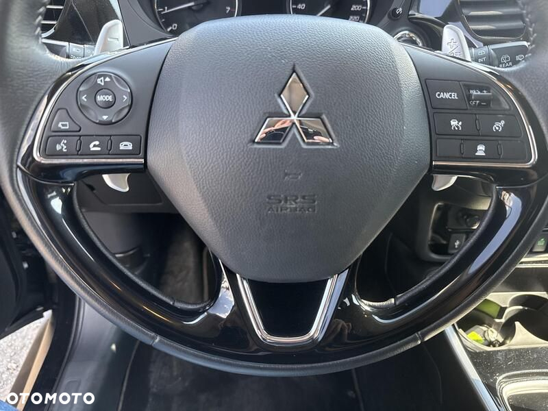 Mitsubishi Outlander 2.0 Instyle + 4WD CVT - 14