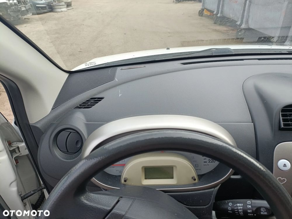 DAIHATU SIRION II 04-10 r. DESKA rozdzielcza + pasy lewy i prawy przód + moduł + AIRBAG ** - 2