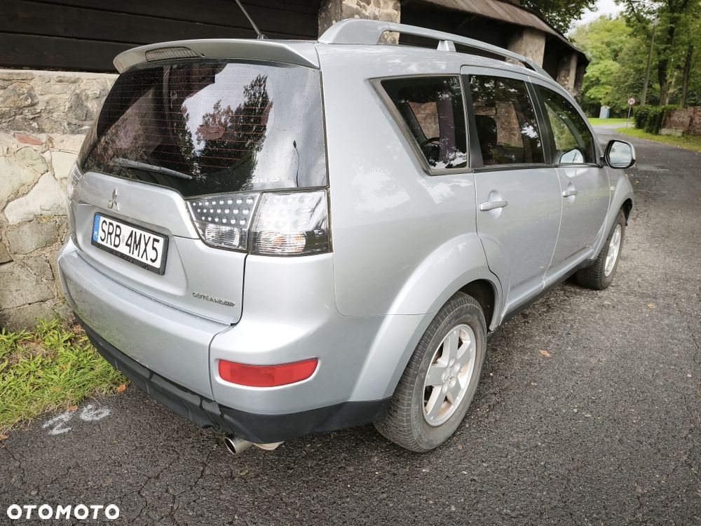 Mitsubishi Outlander - 3