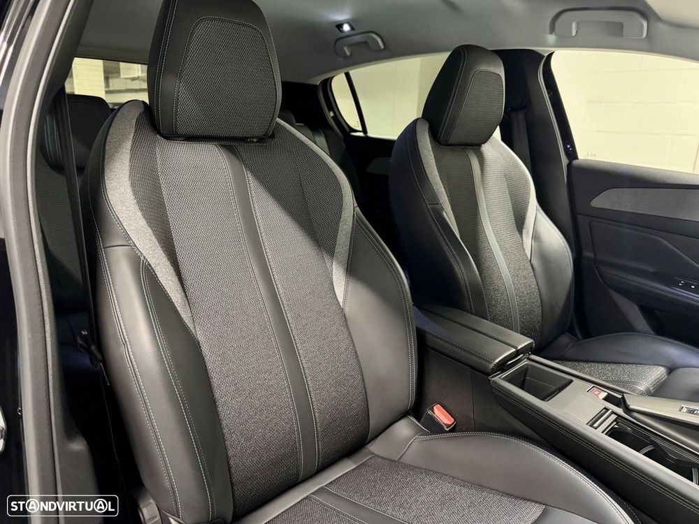 Peugeot 308 1.2 PureTech Allure Pack EAT8 — fotografia 32