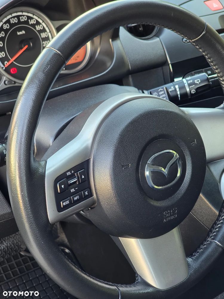 Mazda 2 1.5 Exclusive + - 12