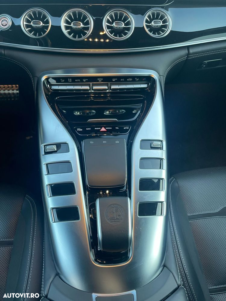 Mercedes-Benz AMG GT-S 63 4MATIC+ - 13