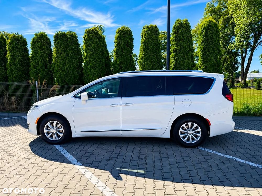 Chrysler Pacifica - 3