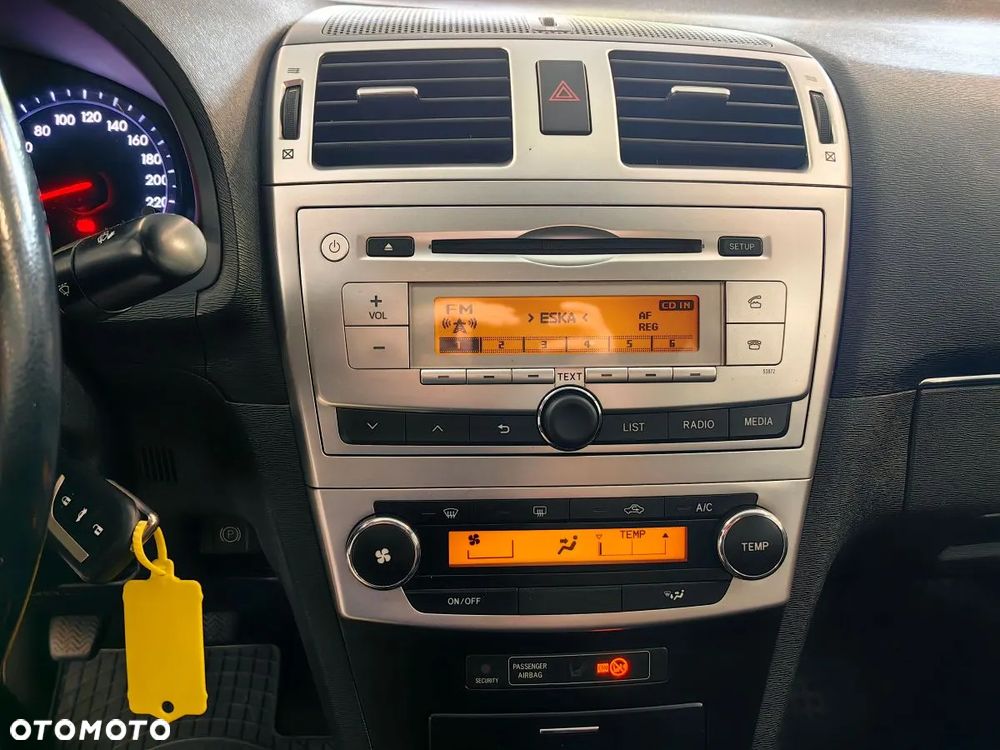 Toyota Avensis 1.8 Sol - 10