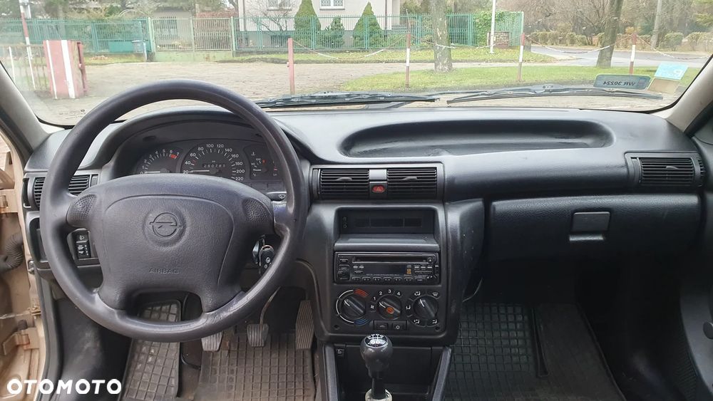 Opel Astra 1.4 16v GL - 21