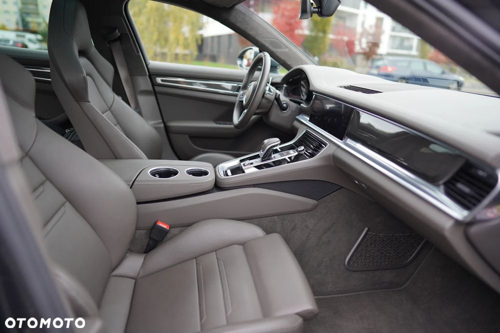 Porsche Panamera Turbo - 12