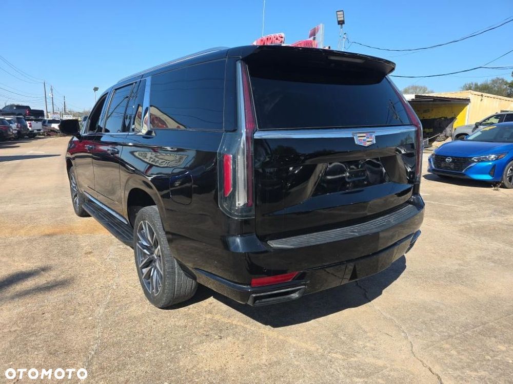 Cadillac Escalade - 2