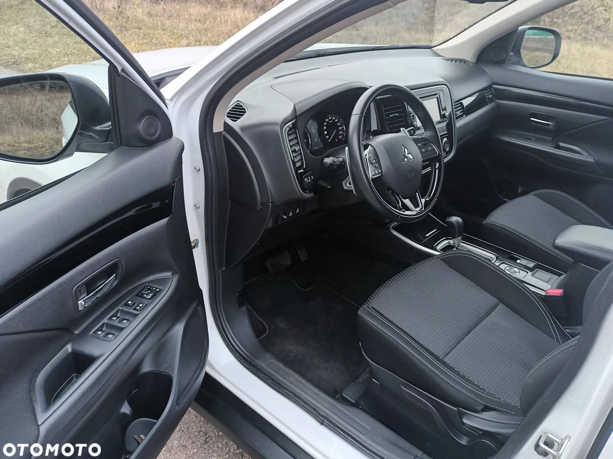 Mitsubishi Outlander 2.0 Intense Comfort 4WD CVT - 22