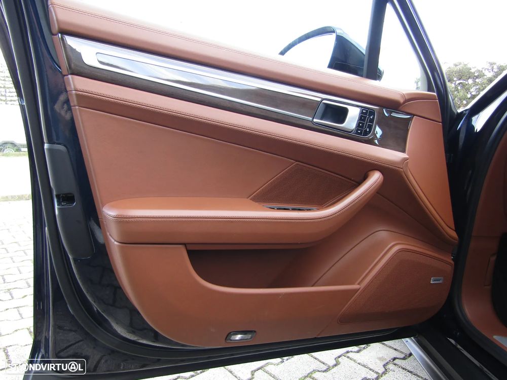 Porsche Panamera Sport Turismo 4 E-Hybrid - 11