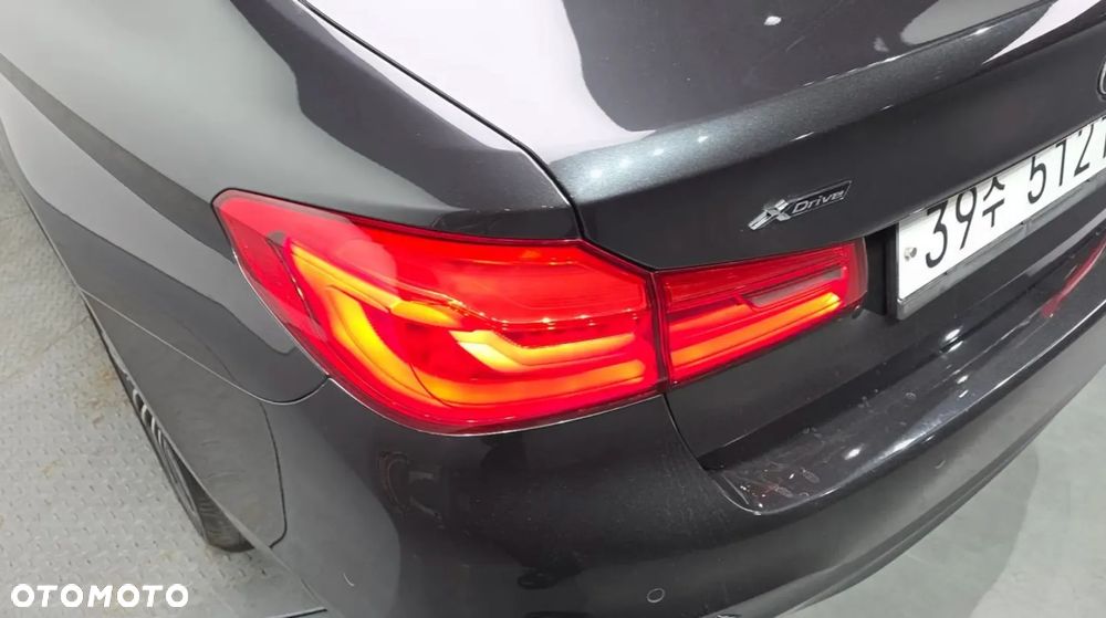 BMW Seria 5 530i xDrive M Sport Edition - 7
