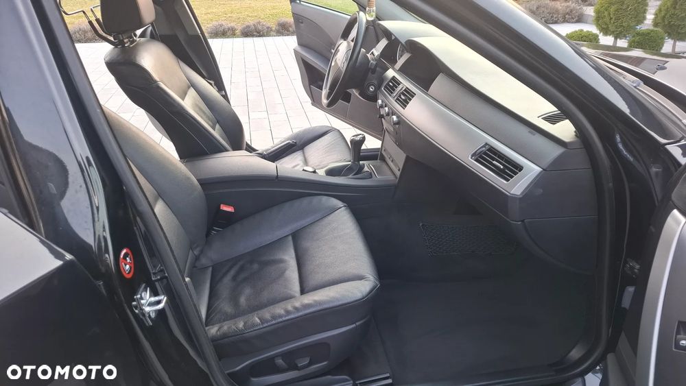 BMW Seria 5 525d - 14