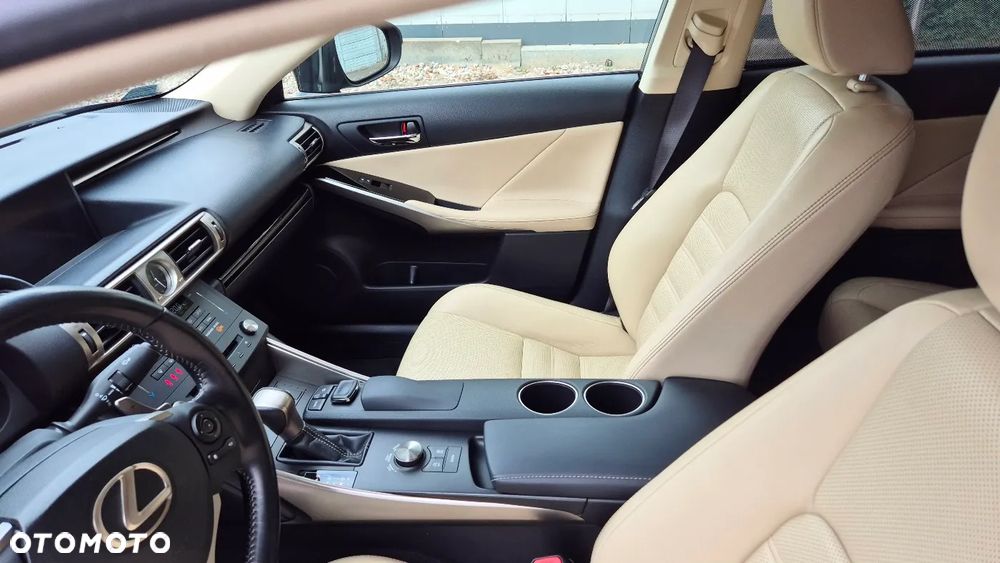 Lexus IS 200t Comfort - 17