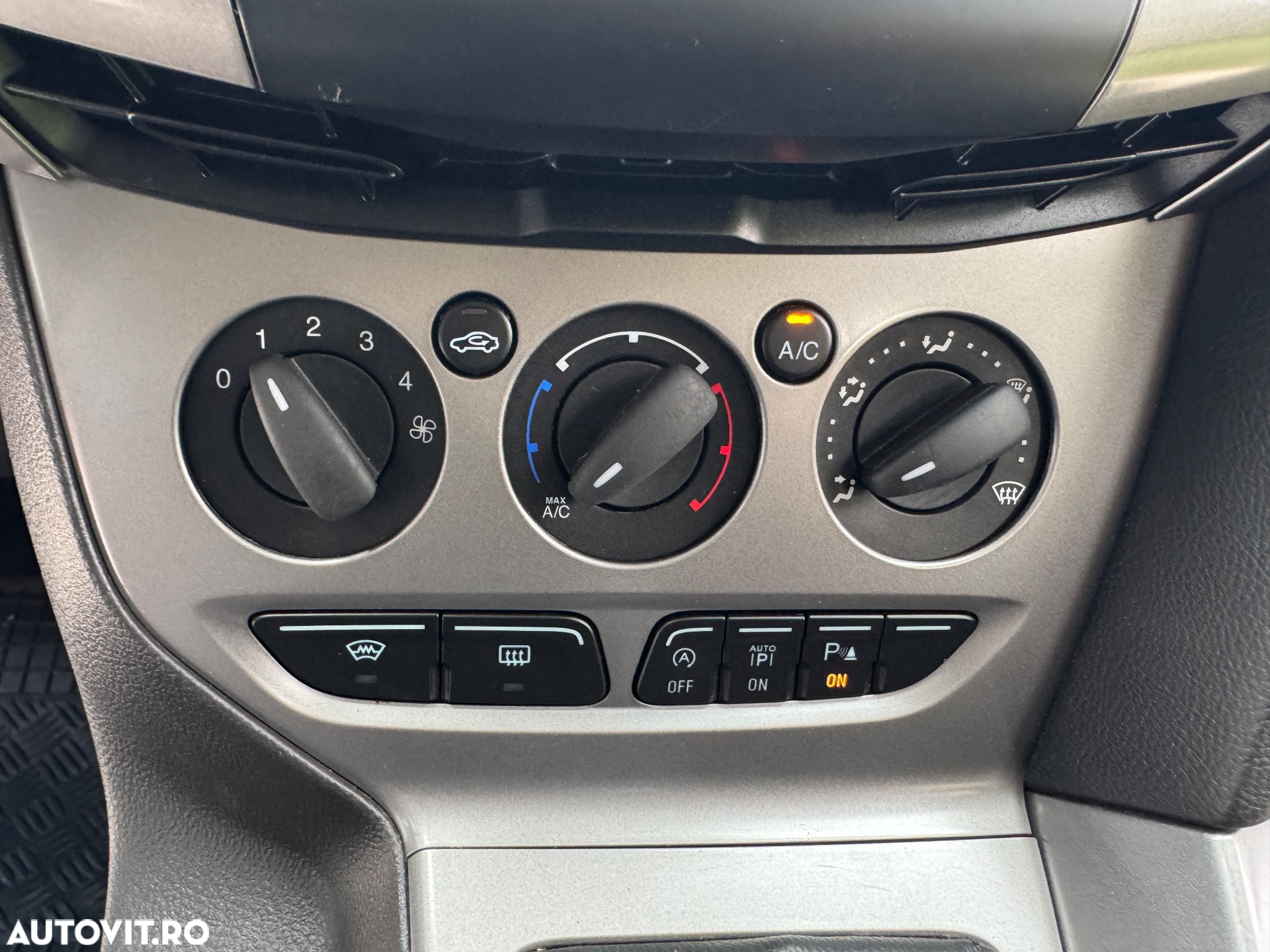 Ford Focus 1.0 EcoBoost Connected - 9