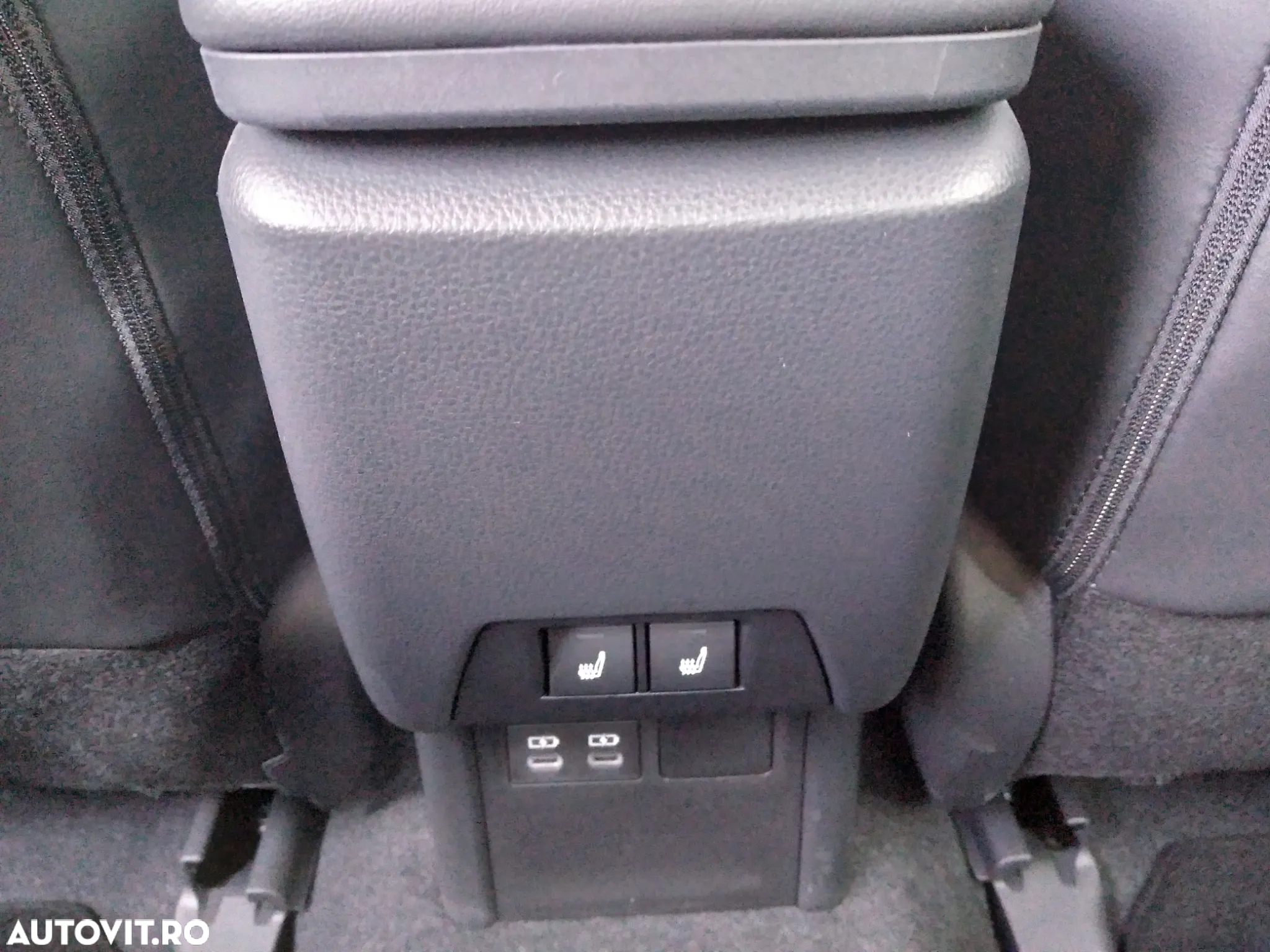 Toyota Prius 2.0 FWD PHEV Exclusive - 12