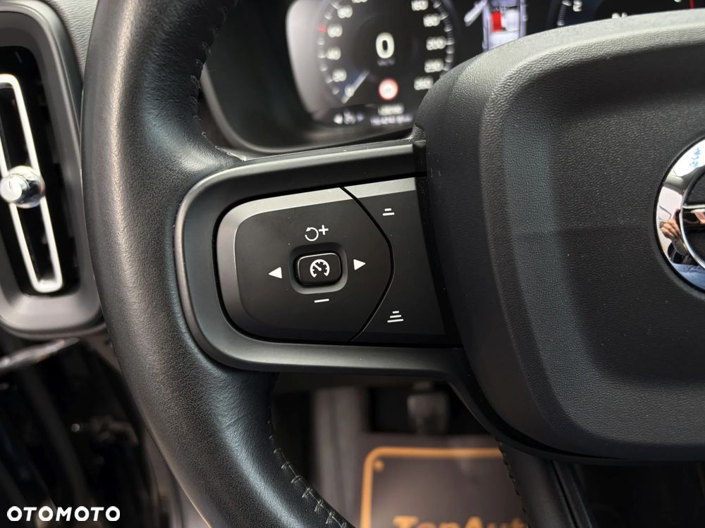 Volvo XC 40 T3 Momentum - 23