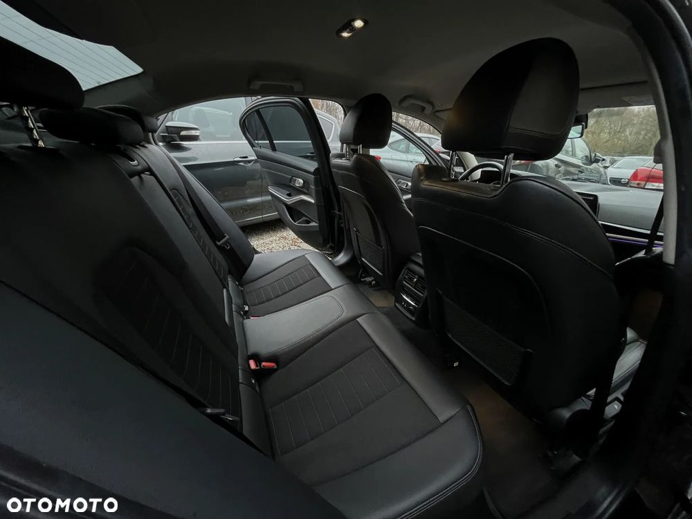 BMW Seria 3 320d Edition M Sport Shadow - 18