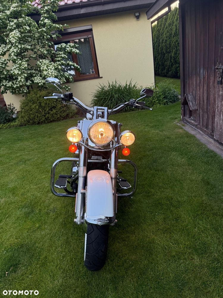 Harley-Davidson Softail Deluxe - 13