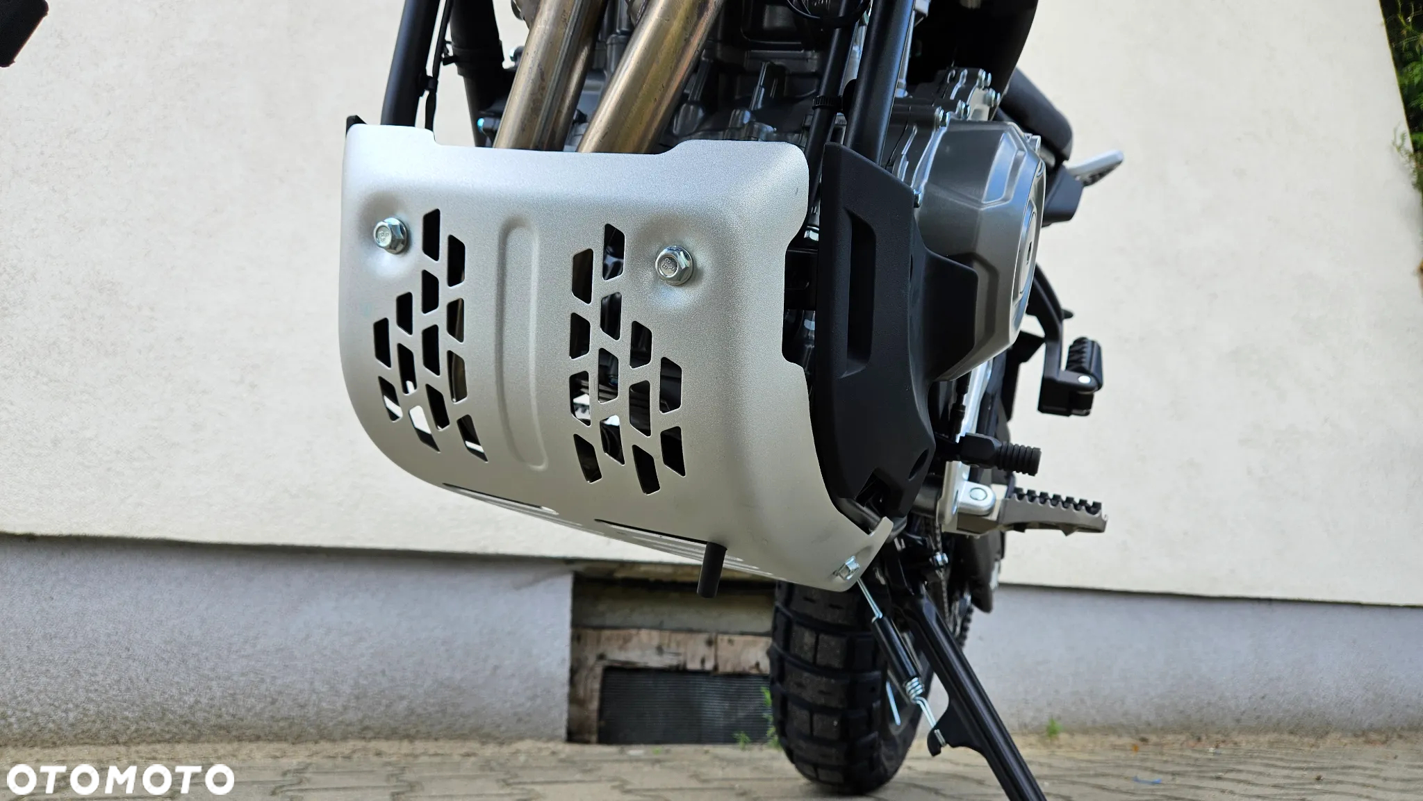 CFMoto MT - 18