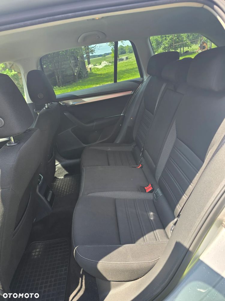 Skoda Octavia 1.6 TDI Ambition DSG - 8