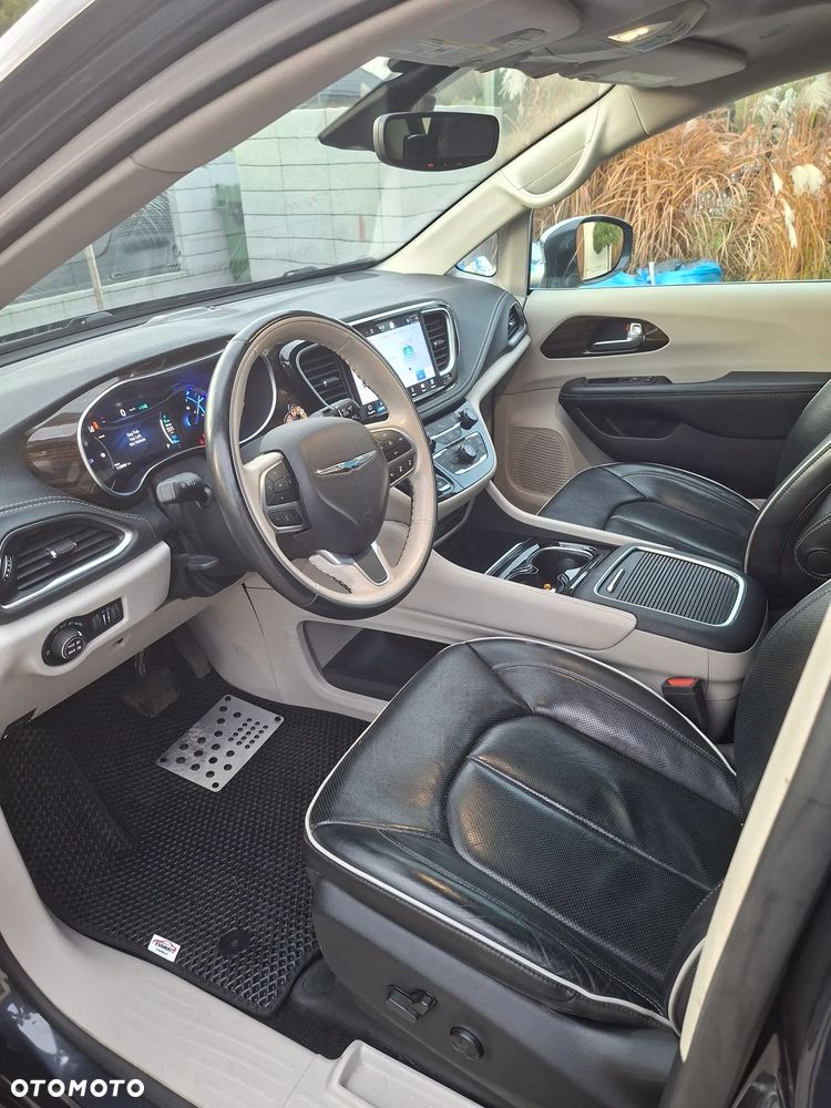 Chrysler Pacifica - 14
