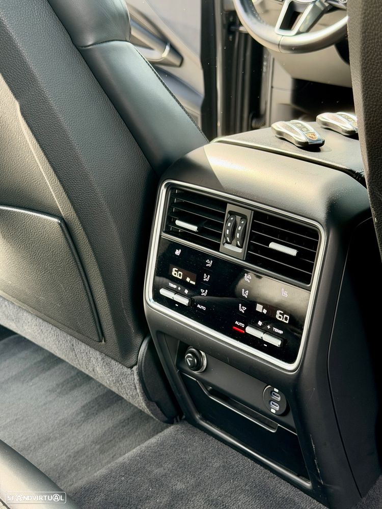 Porsche Cayenne Coupé E-Hybrid - 10