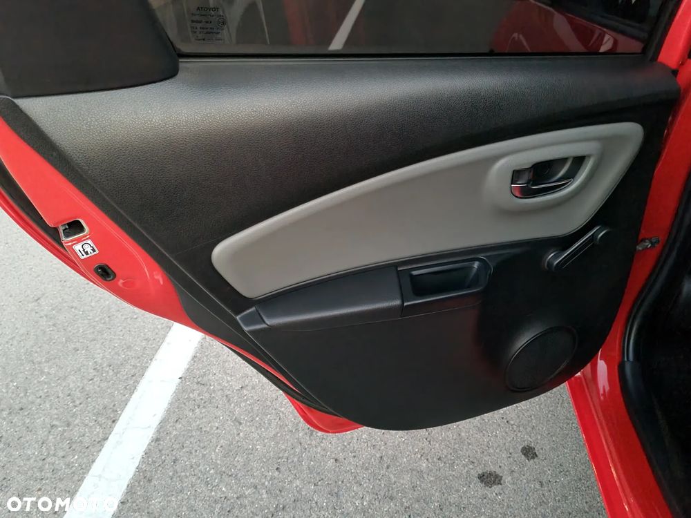 Toyota Yaris 1.5 Dynamic CVT - 17