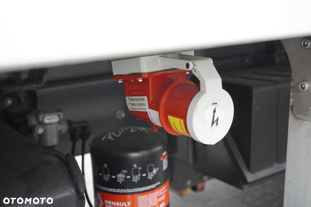 Renault D210 12T / Chłodnia Bitemperatura / 10 sztuk - 9