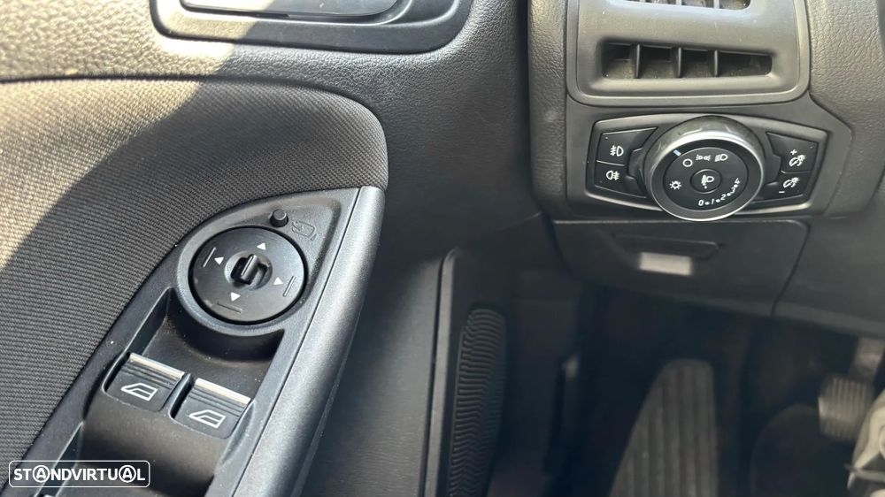 Ford Focus SW - 14