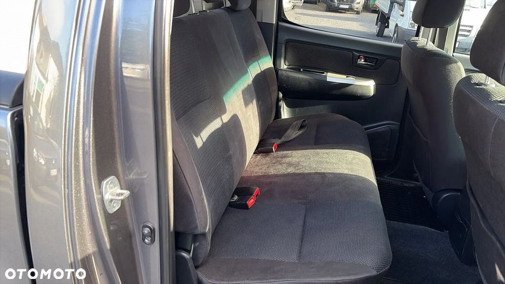Toyota Hilux 4x4 Double Cab Life - 30