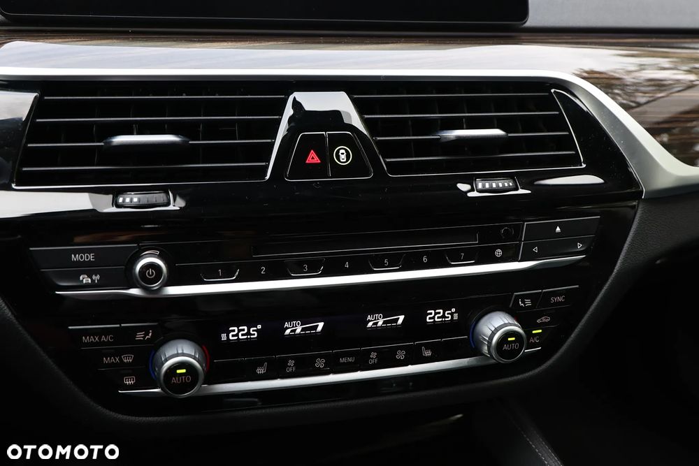 BMW Seria 5 520d xDrive Luxury Line - 23