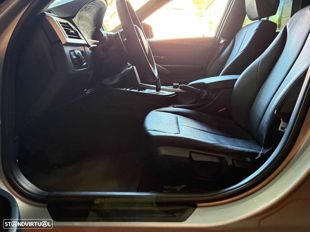 BMW 318 d Aut. Sport Line - 34