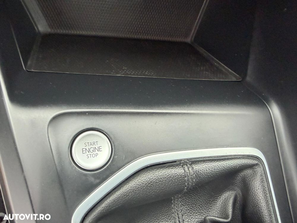 Volkswagen Golf 2.0 TDI SCR Comfortline - 13