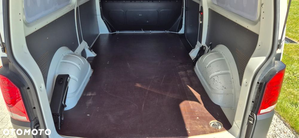Volkswagen Transporter - 9