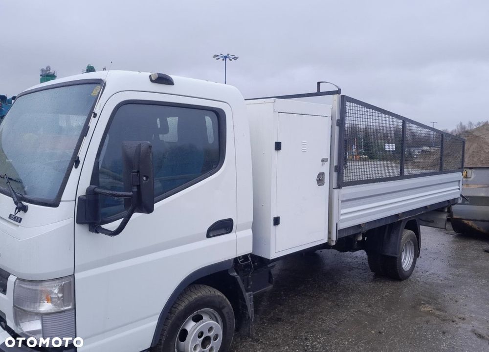Mitsubishi Fuso Center - 8