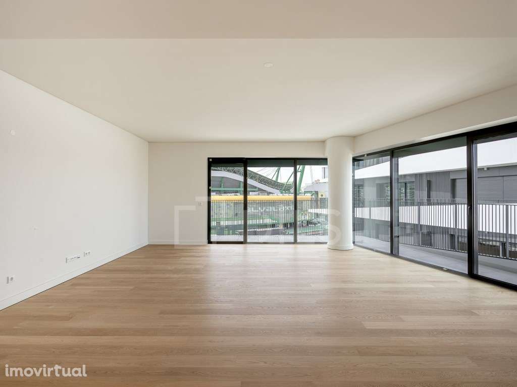 Apartamento T4 com varanda e estacionamento no Campo Grande - Grande imagem: 4/70