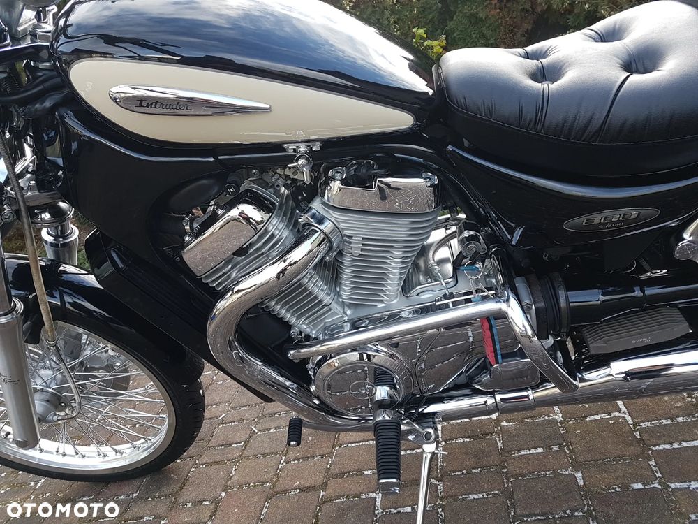Suzuki Intruder - 8