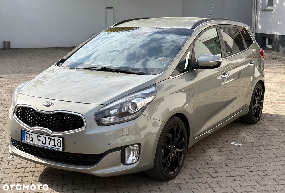 Kia Carens - 1