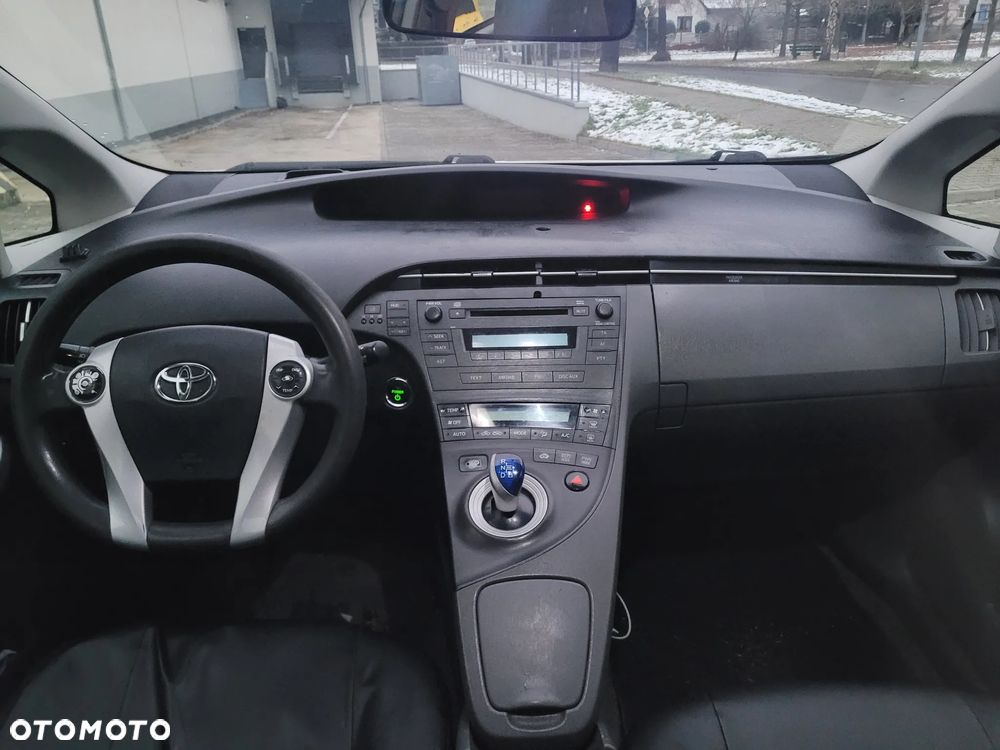 Toyota Prius (Hybrid) - 7