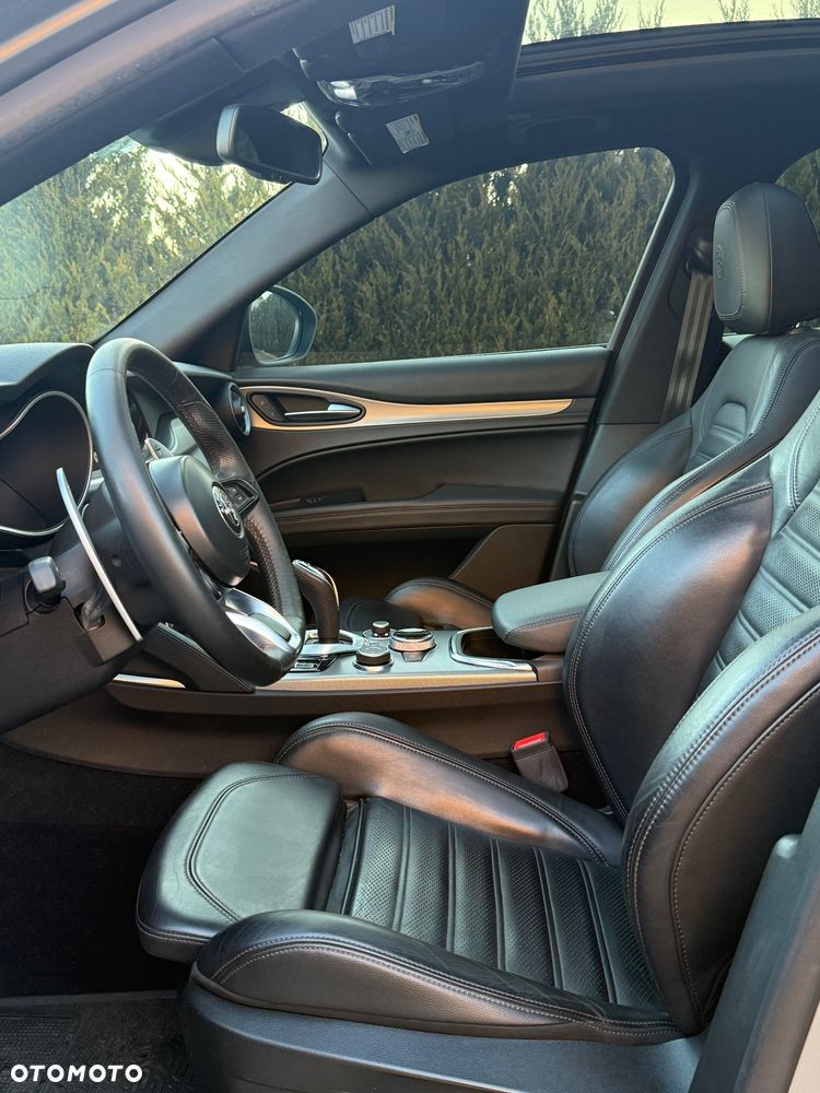 Alfa Romeo Stelvio 2.0 Turbo 16V AT8-Q4 Veloce Ti - 11