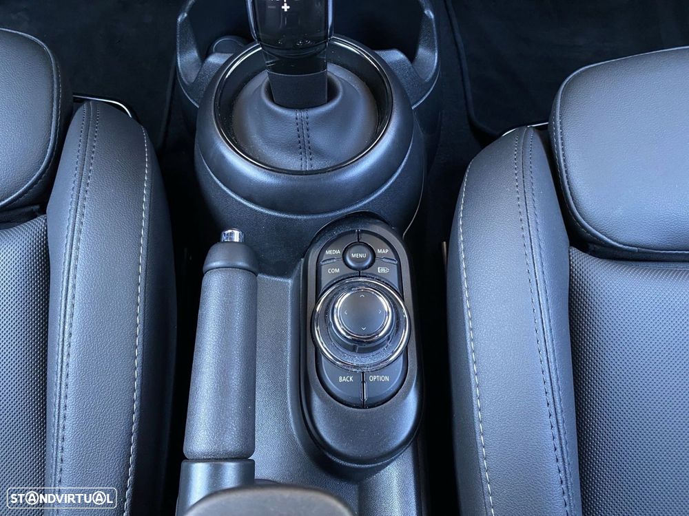 MINI 3 Portas Cooper Premium Classic Auto - 11