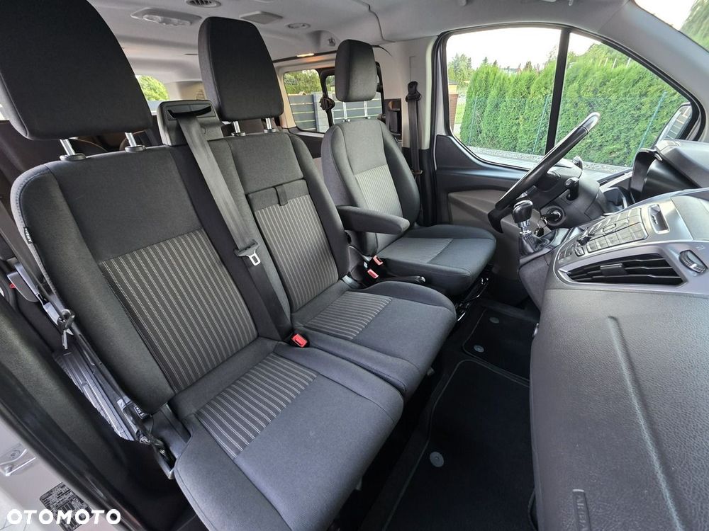 Ford Tourneo Custom - 19