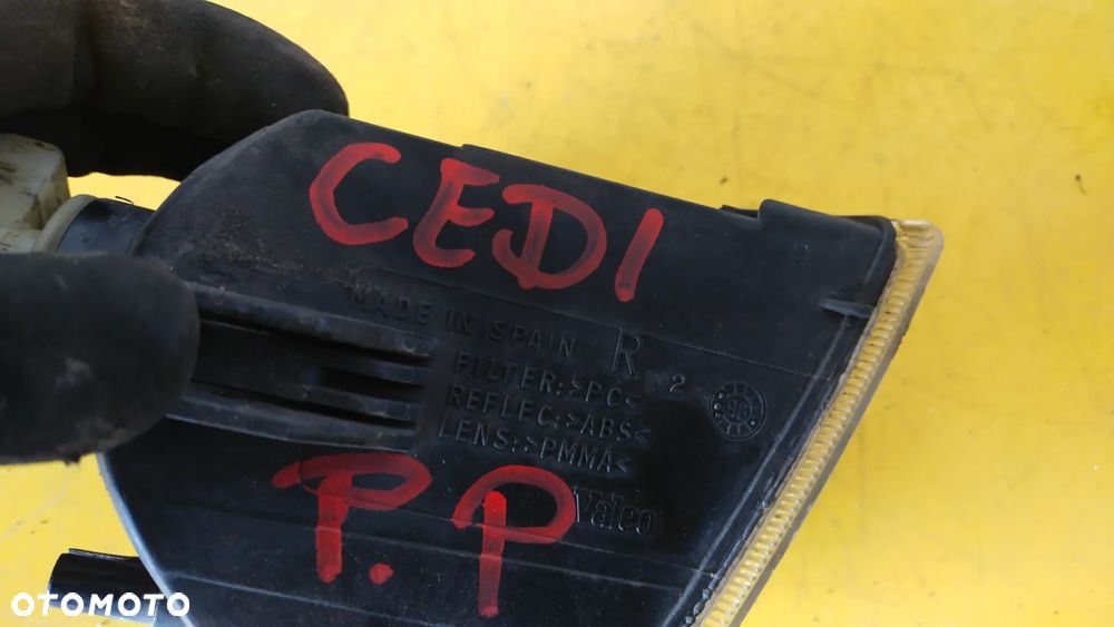 Reflektor przeciwmgłowy Volkswagen Caddy prawy przód - 4