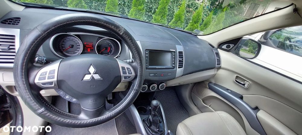 Mitsubishi Outlander 2.2 DID Instyle - 12