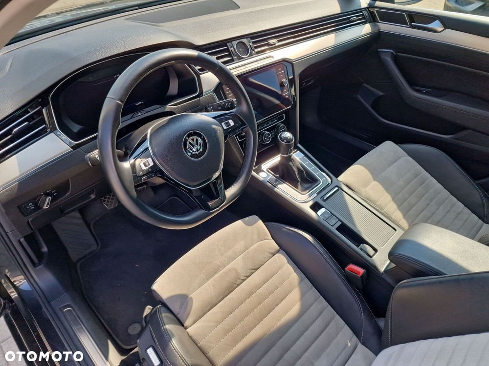 Volkswagen Passat 2.0 TDI SCR Highline - 12
