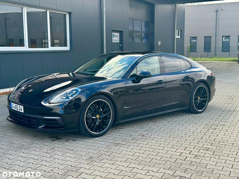 Porsche Panamera - 4