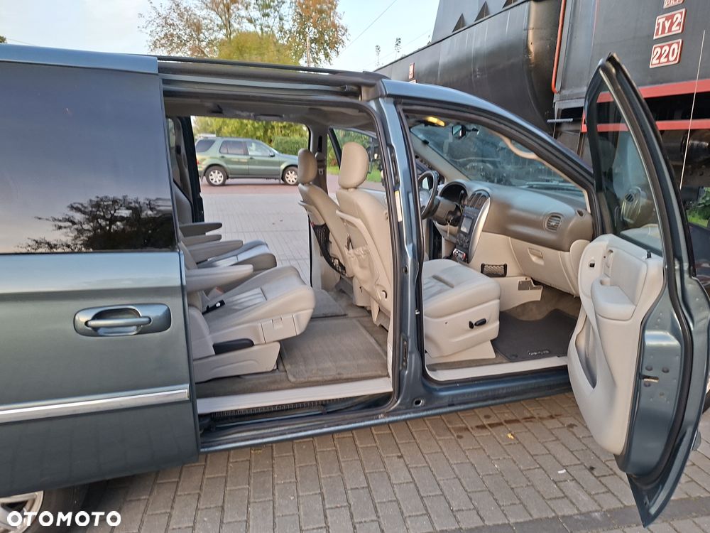Chrysler Grand Voyager - 30
